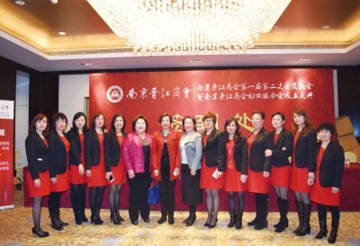 晋江市副市长张淑语、晋江女企业家协会会长张秀惠出席商会妇女联合会成立庆典